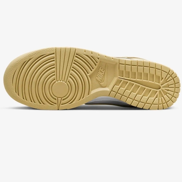♥️SOLD OUT♥️🏅TEAM GOLD🏅NIKE DUNK LOW RETRO BETTY - Picture 9 of 11